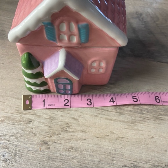 Adorable DW Home Pink Christmas Candle House Ceramic Decor Peppermint Popcorn - Picture 10 of 11